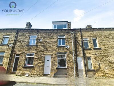 4 bedroom Mid Terrace House to rent