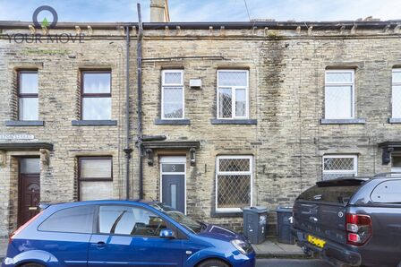3 bedroom Mid Terrace House for sale