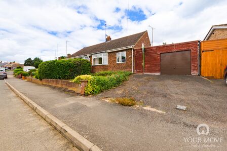 Greenview Drive, 2 bedroom Semi Detached Bungalow to rent, &pound;1,050 pcm