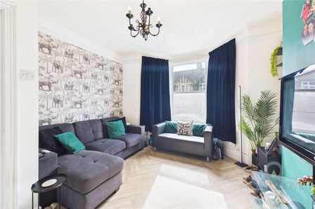 Balmoral Road, 1 bedroom Flat to rent, &pound;895 pcm