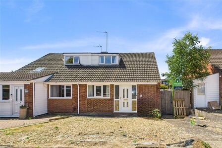 Ploughmans Walk, 3 bedroom Semi Detached House to rent, &pound;1,250 pcm