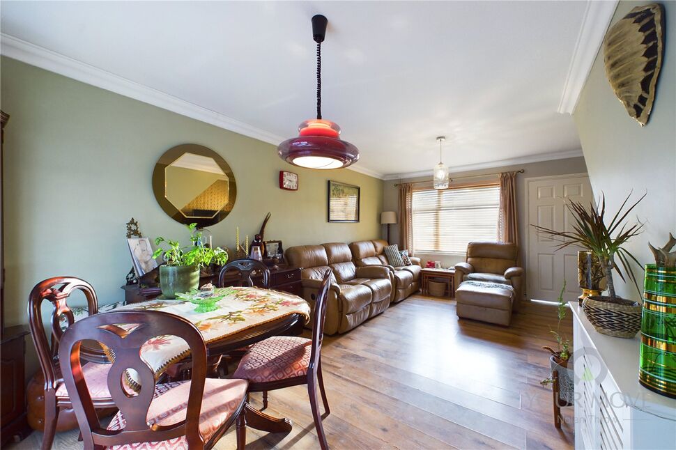 3 bedroom Mid Terrace House for sale, Obelisk Rise, Kingsthorpe