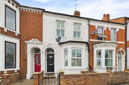 2 bedroom Mid Terrace House for sale