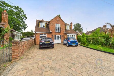 4 bedroom Detached House to rent