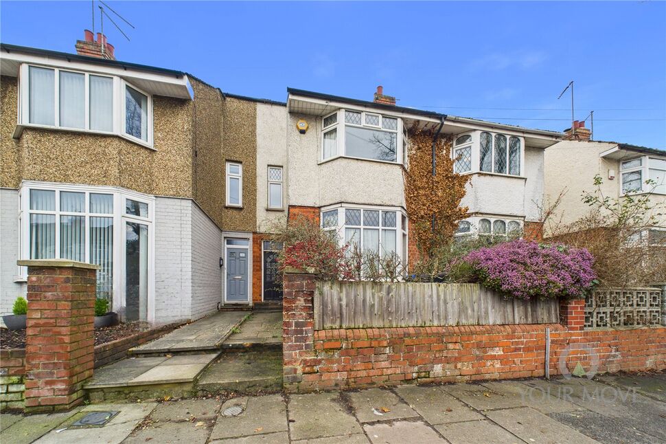 3 bedroom Mid Terrace House for sale