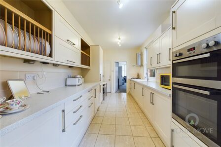 3 bedroom Mid Terrace House for sale