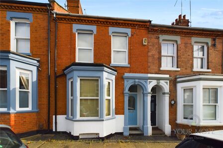 3 bedroom Mid Terrace House for sale