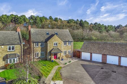 The Paddocks, 6 bedroom Detached House for sale, £700,000