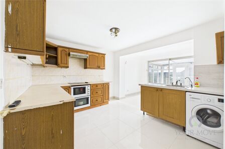 Catton Crescent, 5 bedroom Mid Terrace House to rent, £1,450 pcm