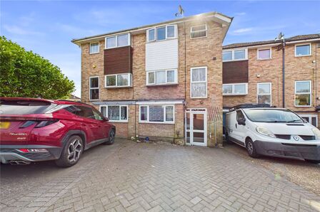 Catton Crescent, 5 bedroom Mid Terrace House to rent, £1,450 pcm
