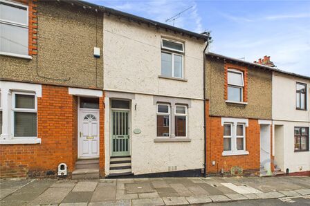 Bective Road, Kingsthorpe, 2 bedroom Mid Terrace House to rent, £900 pcm