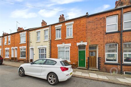 2 bedroom Mid Terrace House for sale