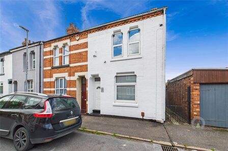 3 bedroom Mid Terrace House for sale