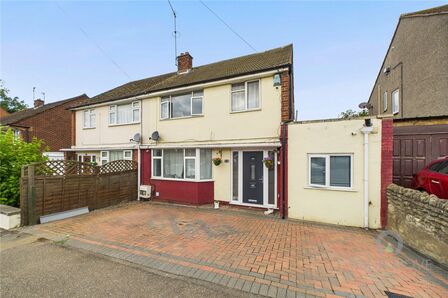 Greenview Drive, 4 bedroom Semi Detached House for sale, £315,000
