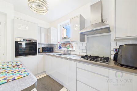 2 bedroom Mid Terrace House for sale