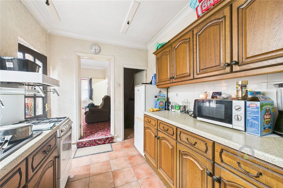 Main image of 2 bedroom Mid Terrace House for sale, Allen Road, Northampton, NN1