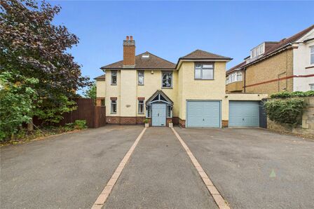 Kettering Road, Spinney Hill, 4 bedroom Detached House to rent, £2,500 pcm
