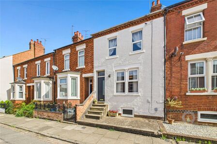 2 bedroom Mid Terrace House for sale