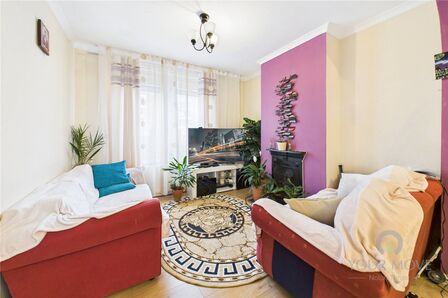 2 bedroom Mid Terrace House for sale