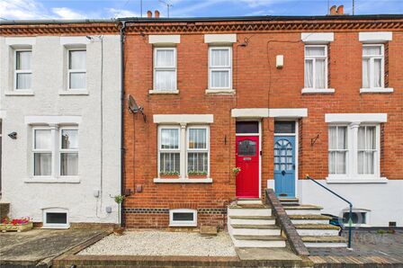 2 bedroom Mid Terrace House for sale