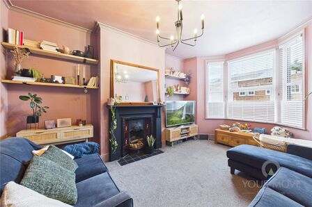 3 bedroom Mid Terrace House for sale