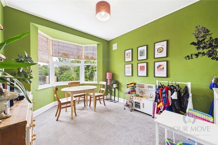 3 bedroom Mid Terrace House for sale