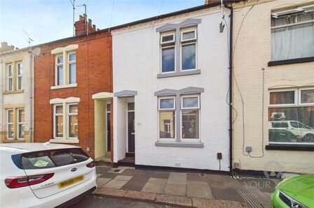 Stanhope Road, 3 bedroom Mid Terrace House to rent, &pound;1,250 pcm