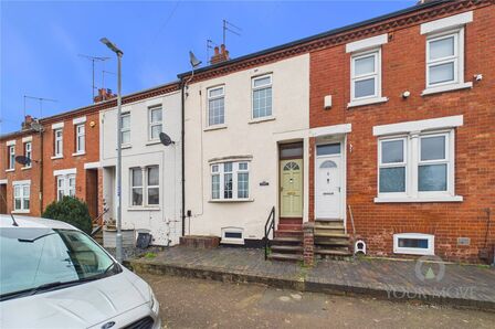 2 bedroom Mid Terrace House for sale