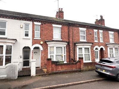 3 bedroom Mid Terrace House to rent