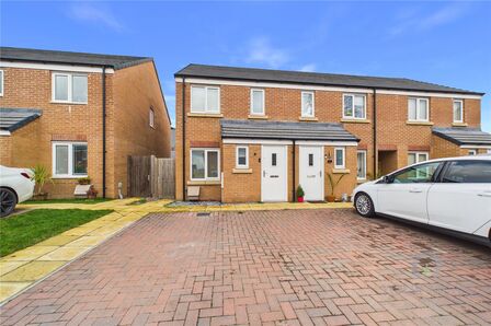 Hickson Avenue, 2 bedroom End Terrace House to rent, &pound;1,250 pcm