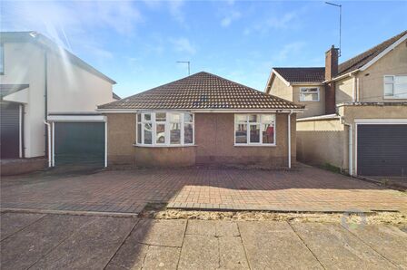 Barons Way, 3 bedroom Detached Bungalow to rent, &pound;1,500 pcm