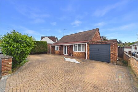 Gorse Close, 4 bedroom Detached Bungalow for sale, &pound;400,000
