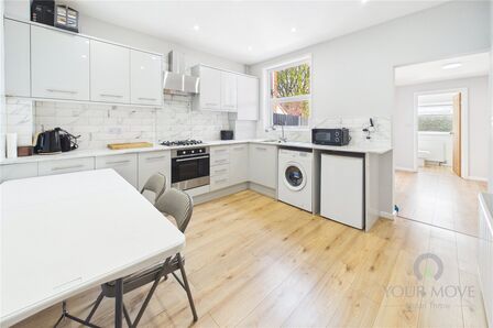 3 bedroom Mid Terrace House for sale