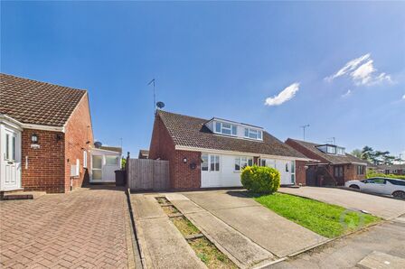 Sherwood Avenue, 3 bedroom Semi Detached House to rent, &pound;1,300 pcm