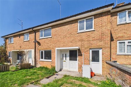 Calder Green, 3 bedroom Mid Terrace House to rent, &pound;1,250 pcm