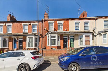 3 bedroom Mid Terrace House for sale