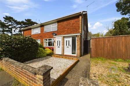 Moreton Way, 2 bedroom Flat for sale, &pound;160,000