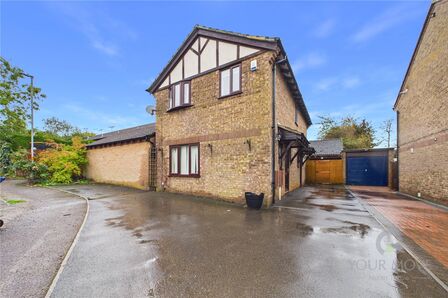 Aquitaine Close, 4 bedroom Detached House to rent, &pound;1,650 pcm