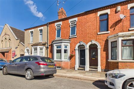 3 bedroom Mid Terrace House for sale