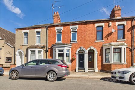 3 bedroom Mid Terrace House for sale