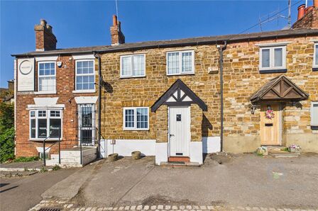 2 bedroom Mid Terrace House for sale