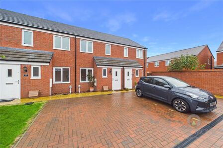 2 bedroom Mid Terrace House for sale