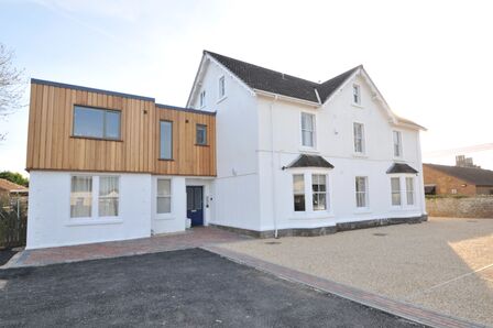 Station Road, 1 bedroom Flat to rent, &pound;1,025 pcm