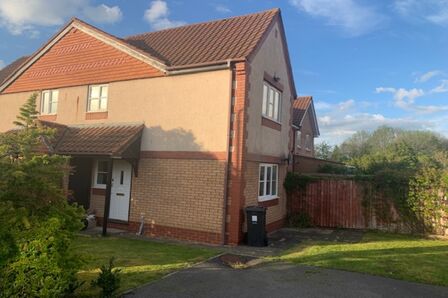Wheatfield Drive, 1 bedroom Semi Detached House to rent, &pound;1,050 pcm