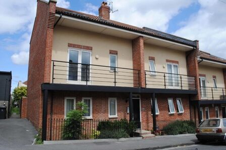 Caine Road, 1 bedroom  Flat to rent, £1,125 pcm