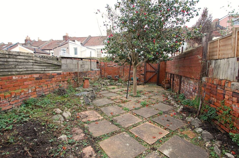 2 bedroom Mid Terrace House for sale, Roseberry Road, Redfield, BS5 £