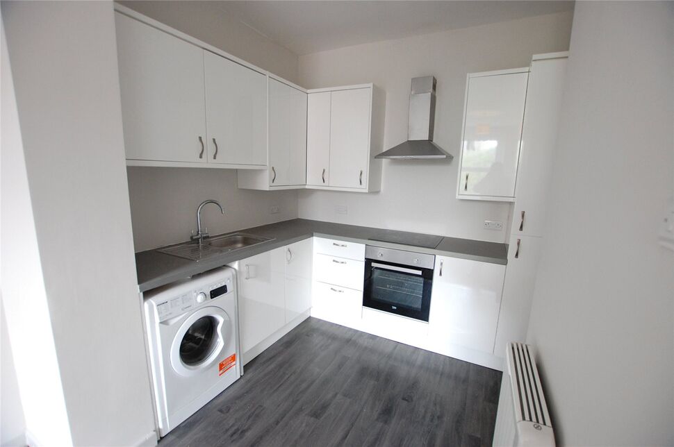 3 bedroom Mid Terrace Flat for sale, High Street, Staple Hill, BS16 £