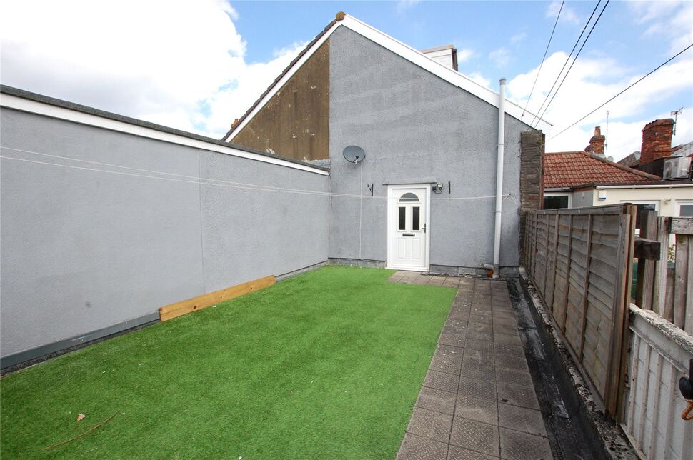 3 bedroom Mid Terrace Flat for sale, High Street, Staple Hill, BS16 £