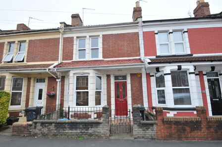 2 bedroom Mid Terrace House to rent