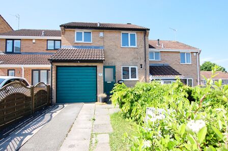 3 bedroom Mid Terrace House for sale